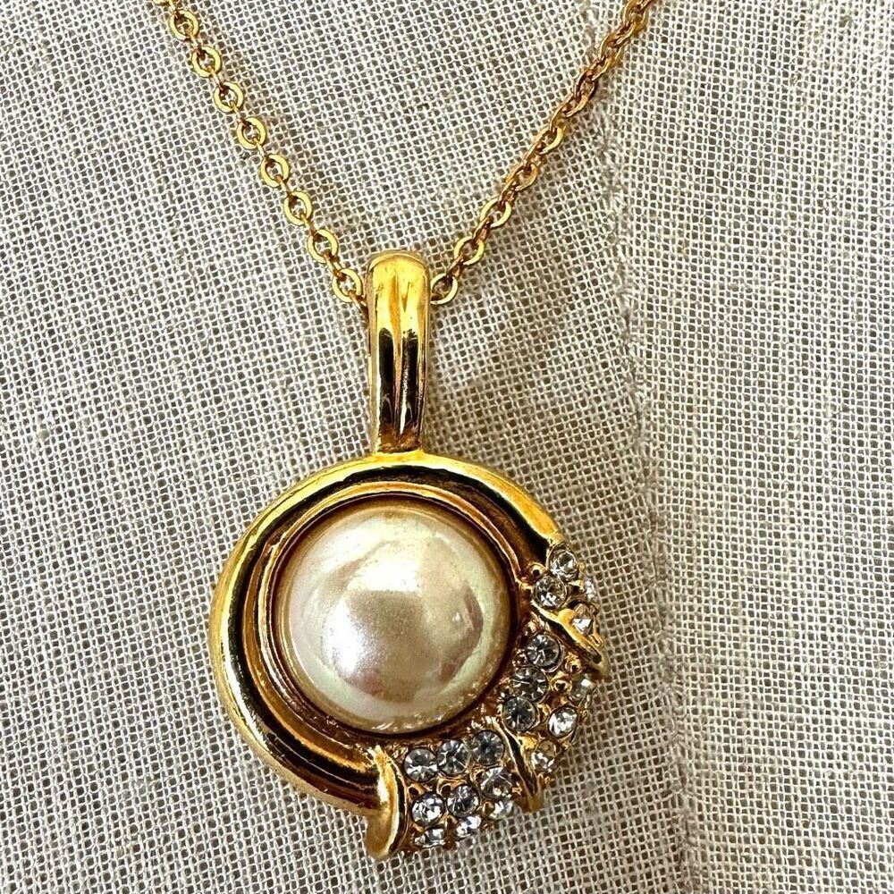 Faux pearl gold tone rhinestone pendant necklace